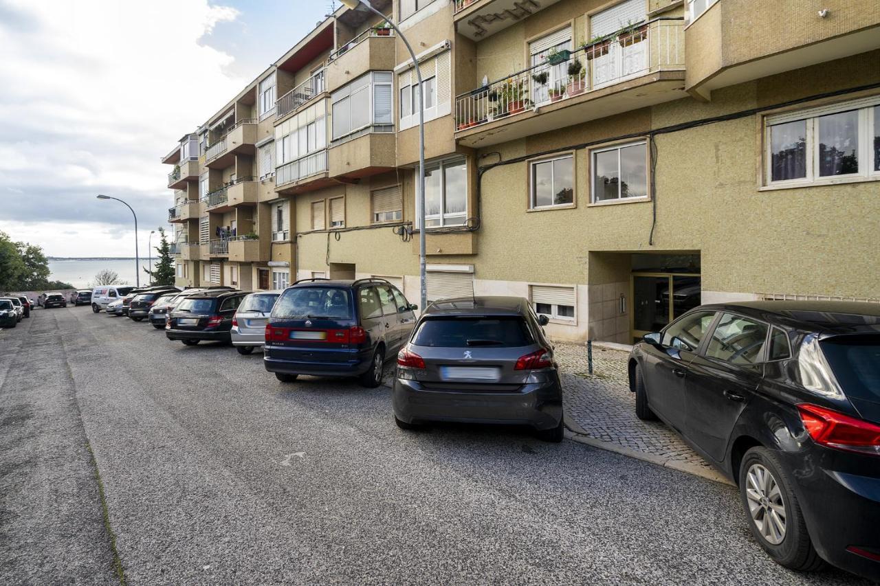 Whome Peaceful Alges Family Home Away From City Noise Lisboa Extérieur photo